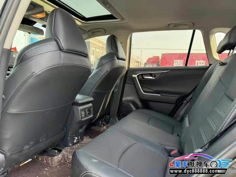 22年丰田威兰达轿车抵押车出售