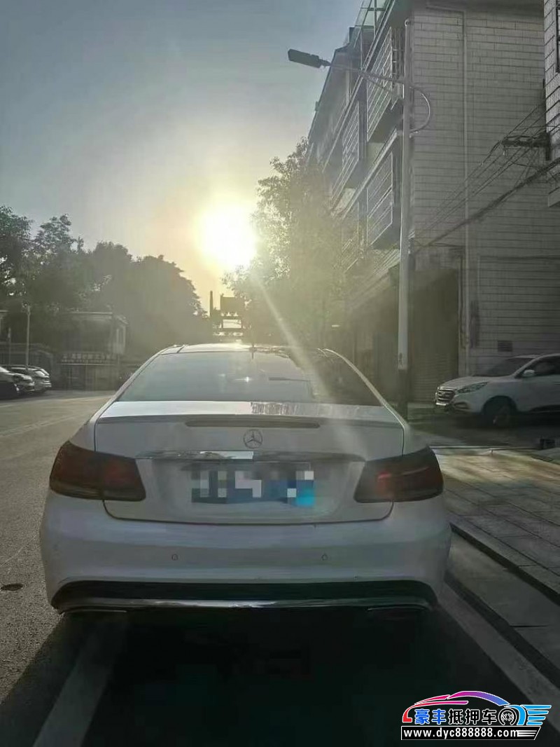 17年奔驰E轿车抵押车出售