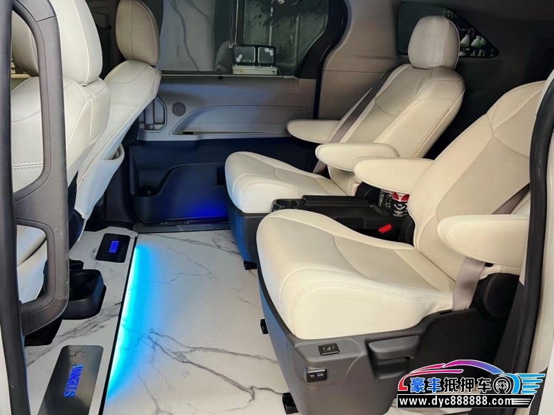 23年丰田塞纳轿车抵押车出售