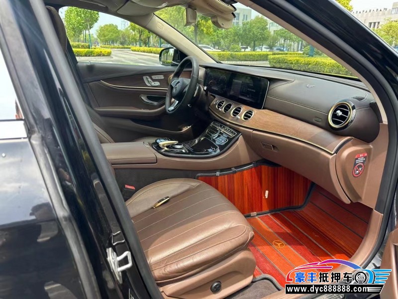 17年奔驰E轿车抵押车出售