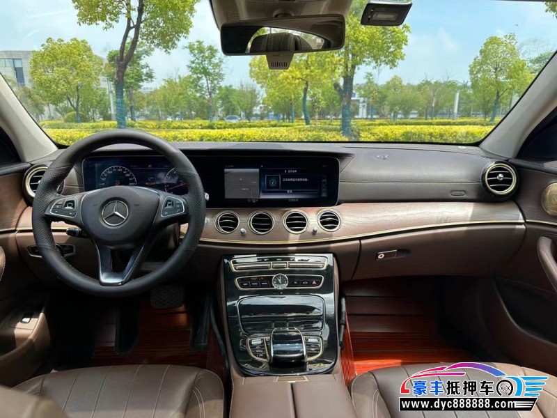 17年奔驰E轿车抵押车出售