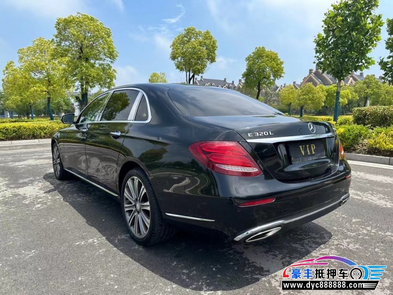 17年奔驰E轿车抵押车出售