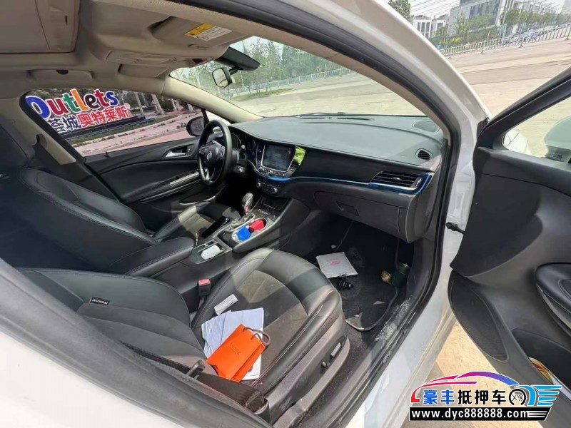 17年别克威朗轿车抵押车出售