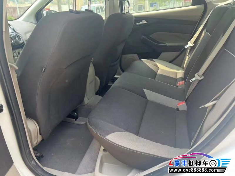 14年福特福克斯轿车抵押车出售