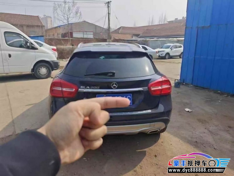 17年奔驰GLA轿车抵押车出售