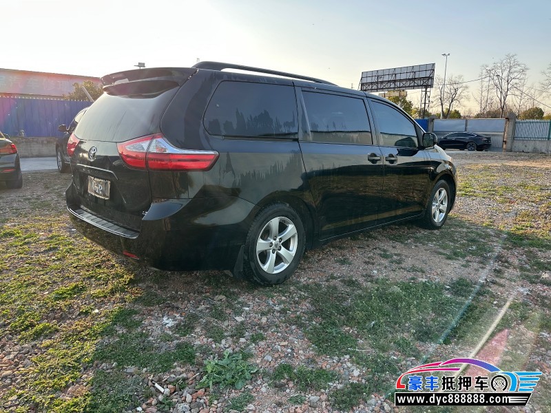 16年丰田塞纳轿车抵押车出售