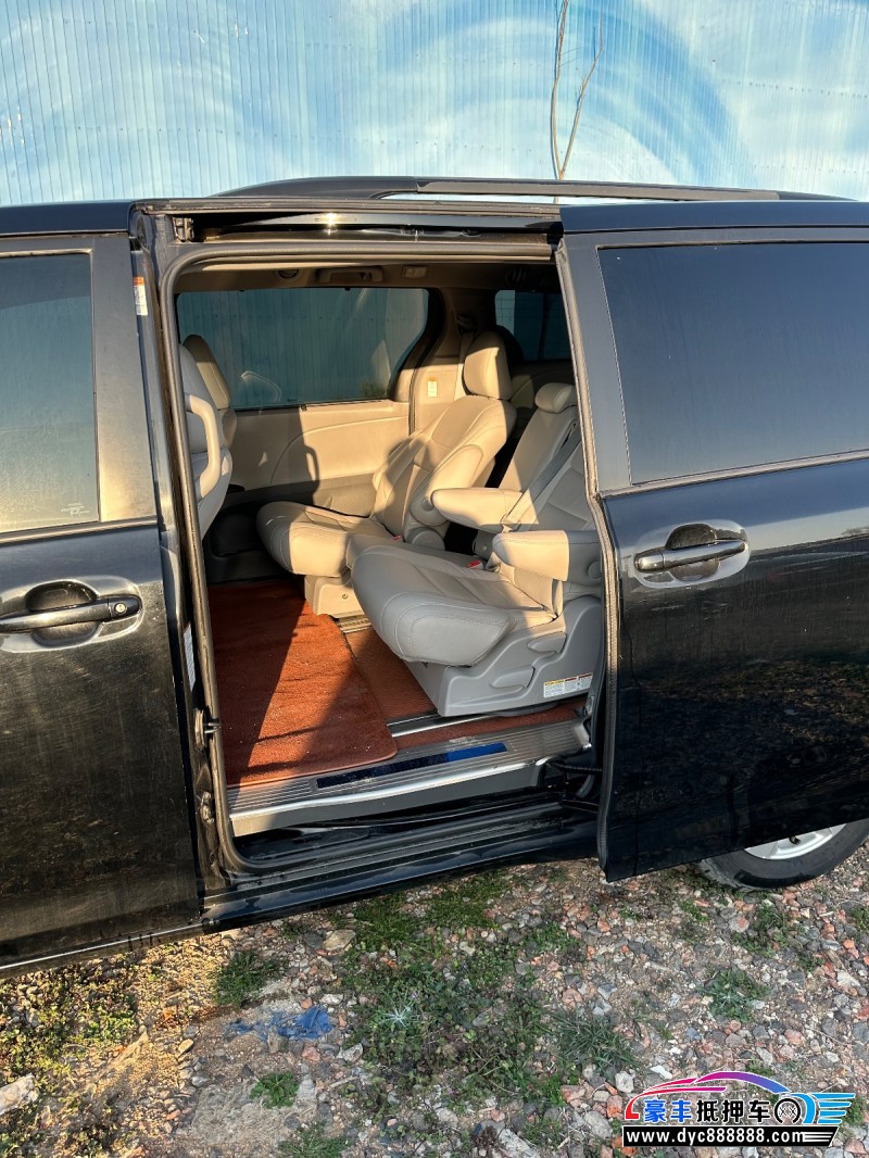 16年丰田塞纳轿车抵押车出售