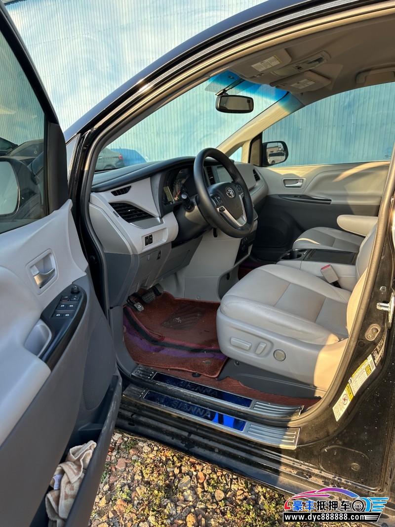 16年丰田塞纳轿车抵押车出售