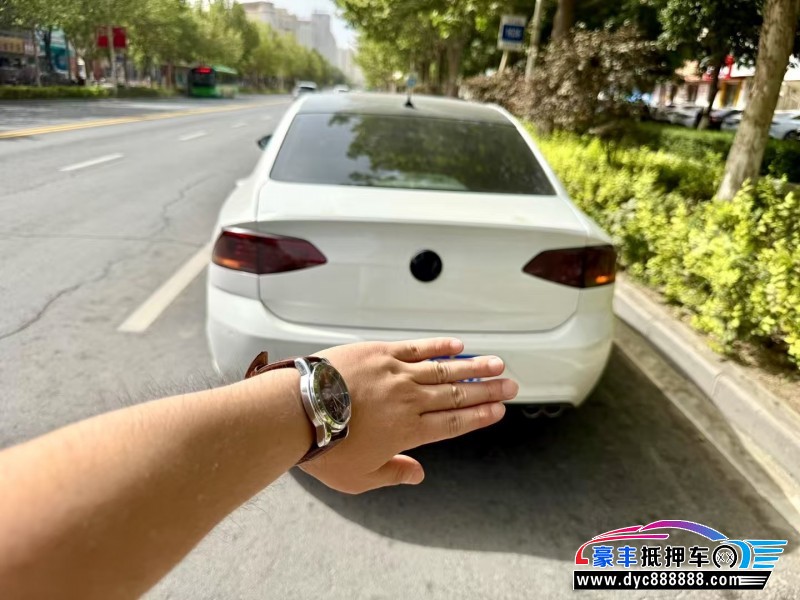 16年大众凌渡轿车抵押车出售