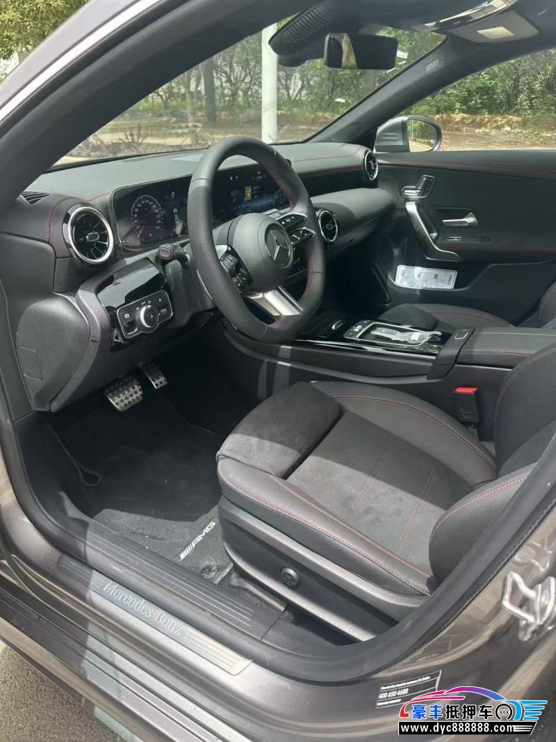 25年奔驰CLA轿车抵押车出售