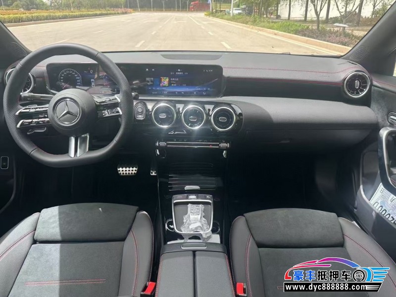 25年奔驰CLA轿车抵押车出售