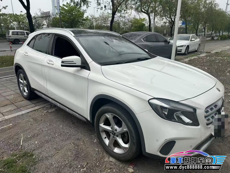 18年奔驰GLA轿车抵押车出售