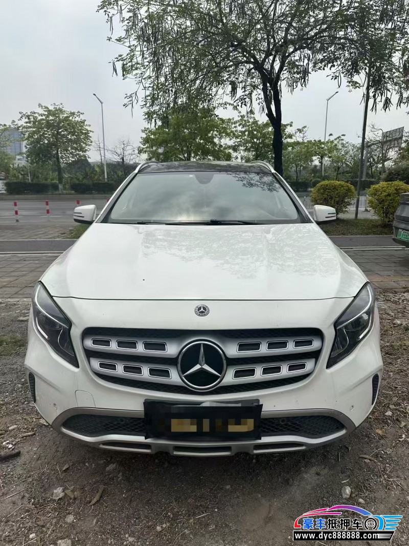 18年奔驰GLA轿车抵押车出售