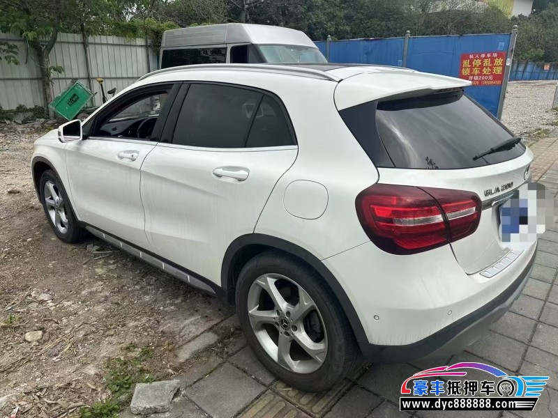 18年奔驰GLA轿车抵押车出售