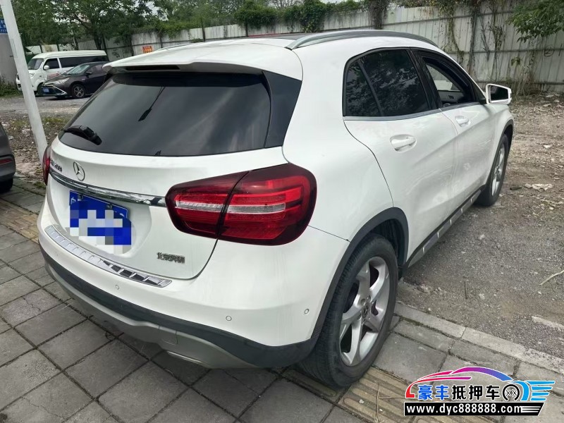 18年奔驰GLA轿车抵押车出售