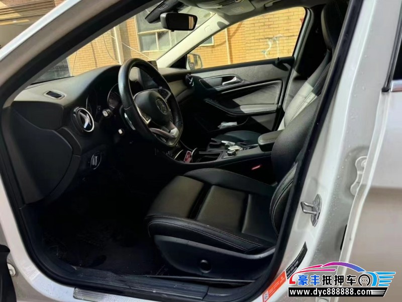 19年奔驰GLA轿车抵押车出售
