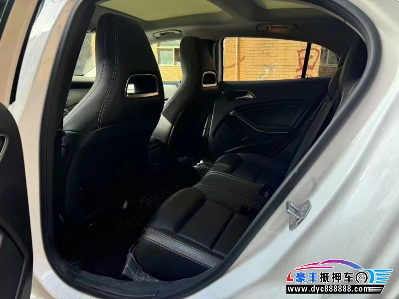 19年奔驰GLA轿车抵押车出售