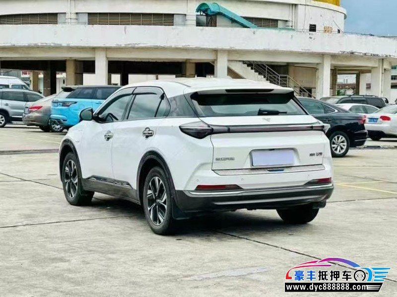 23年哪吒U轿车抵押车出售