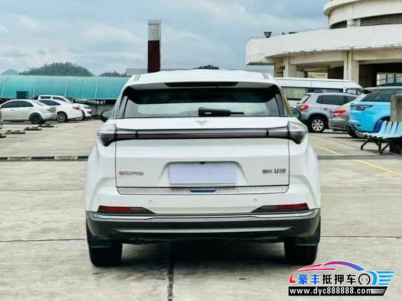 23年哪吒U轿车抵押车出售