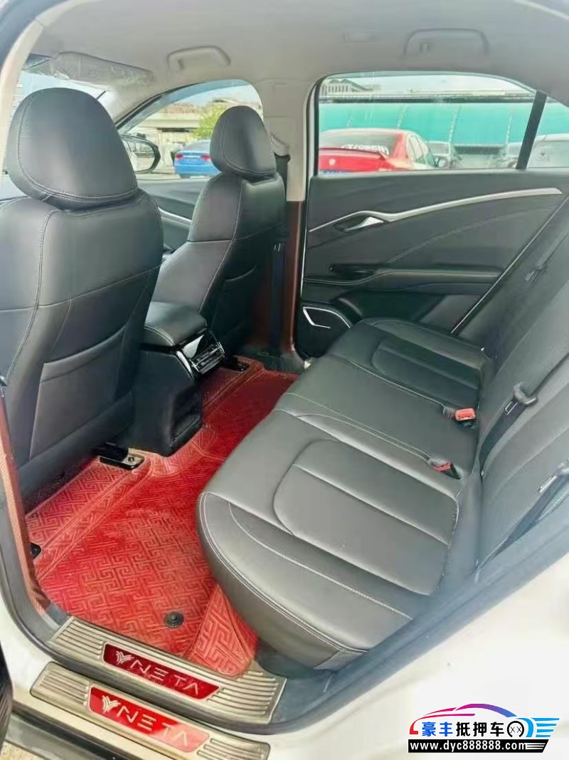 23年哪吒U轿车抵押车出售