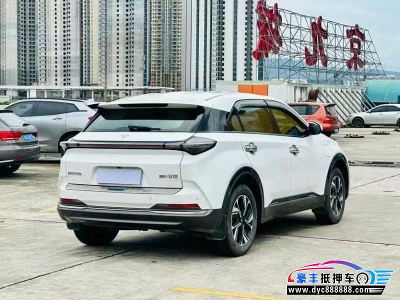 23年哪吒U轿车抵押车出售