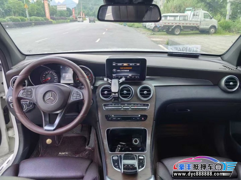 17年奔驰GLC轿车抵押车出售