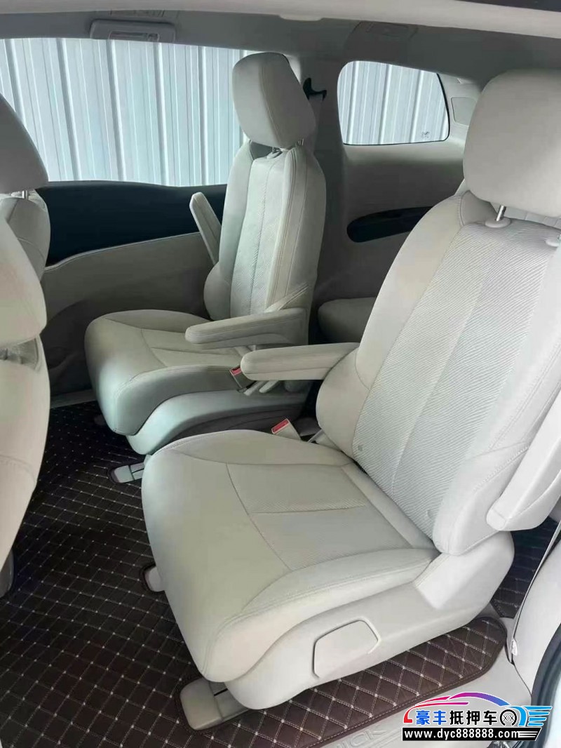 25年别克GL8轿车抵押车出售