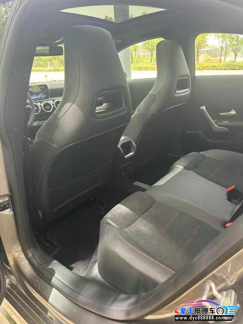 25年奔驰CLA轿车抵押车出售