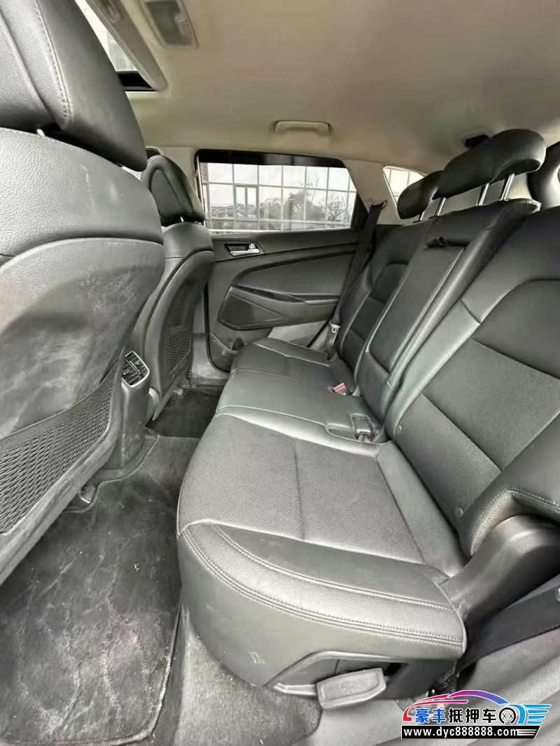 16年现代途胜轿车抵押车出售