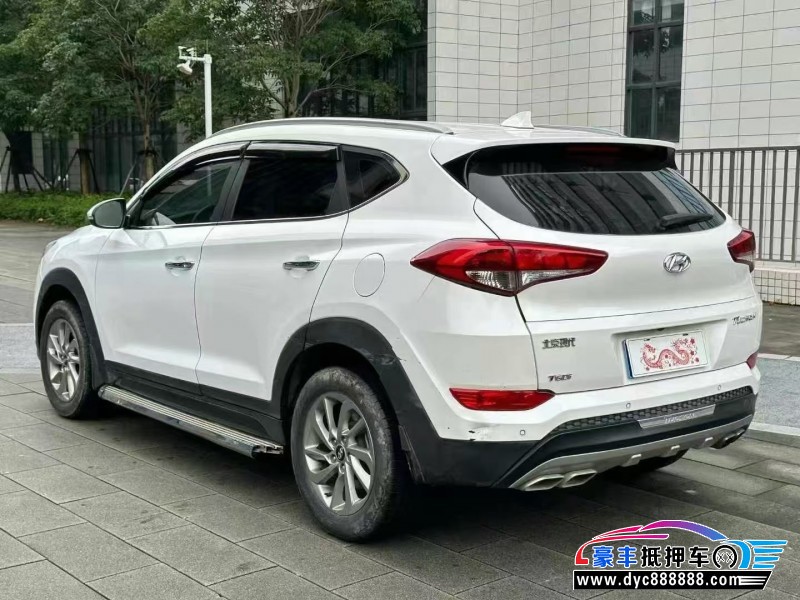 16年现代途胜轿车抵押车出售