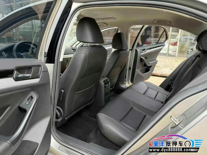 19年大众速腾轿车抵押车出售