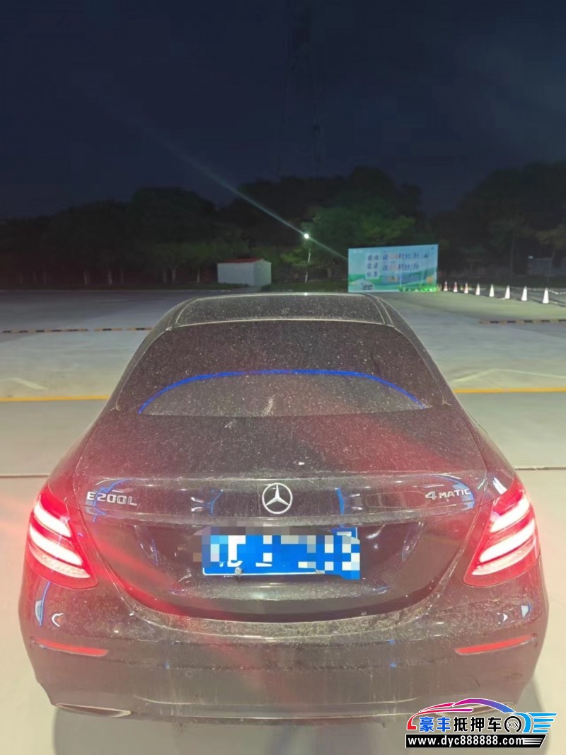 17年奔驰E轿车抵押车出售