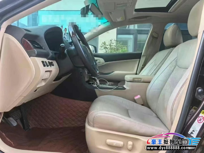 12年丰田皇冠轿车抵押车出售