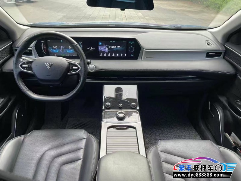 23年哪吒U轿车抵押车出售