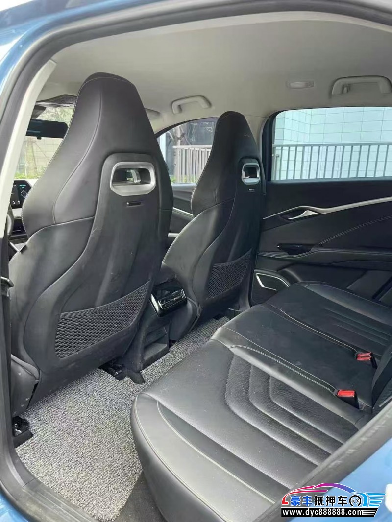 23年哪吒U轿车抵押车出售