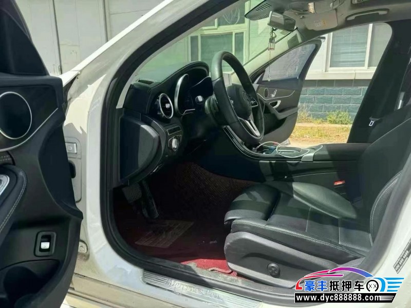 19年奔驰C轿车抵押车出售