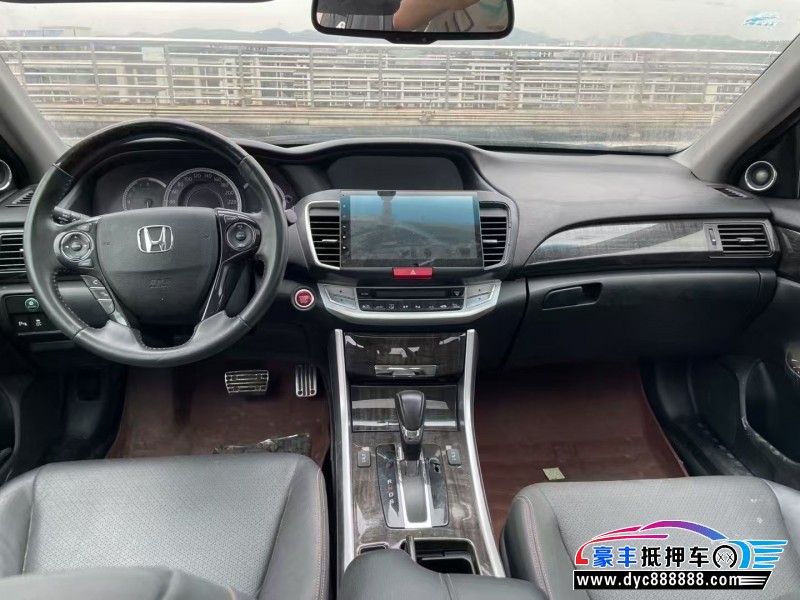 16年本田雅阁轿车抵押车出售