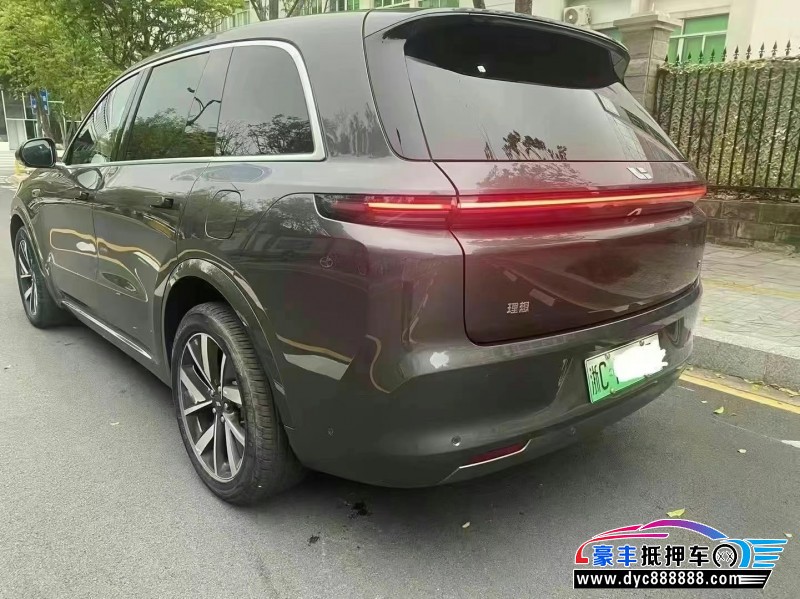 23年理想L8轿车抵押车出售