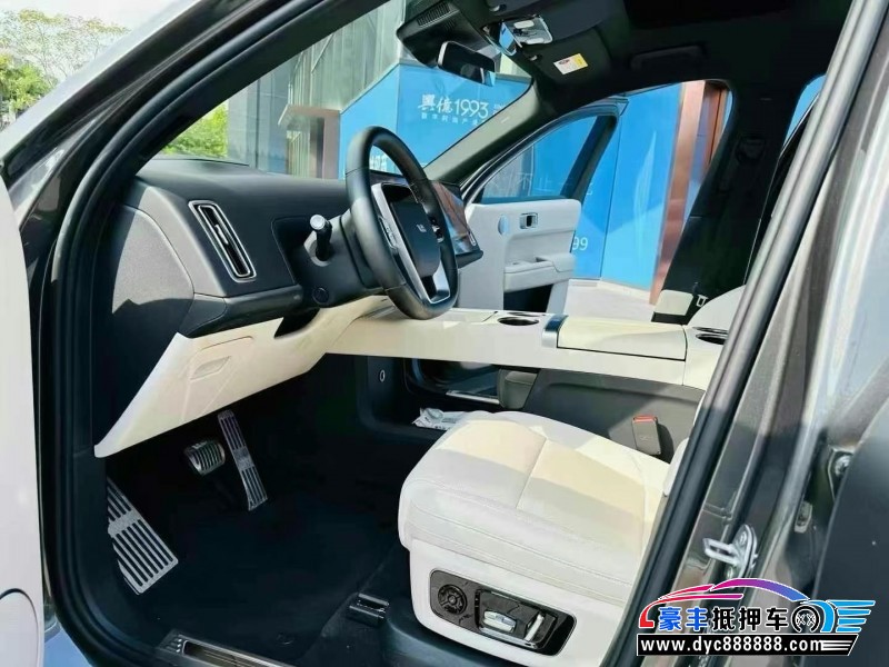 23年理想L8轿车抵押车出售