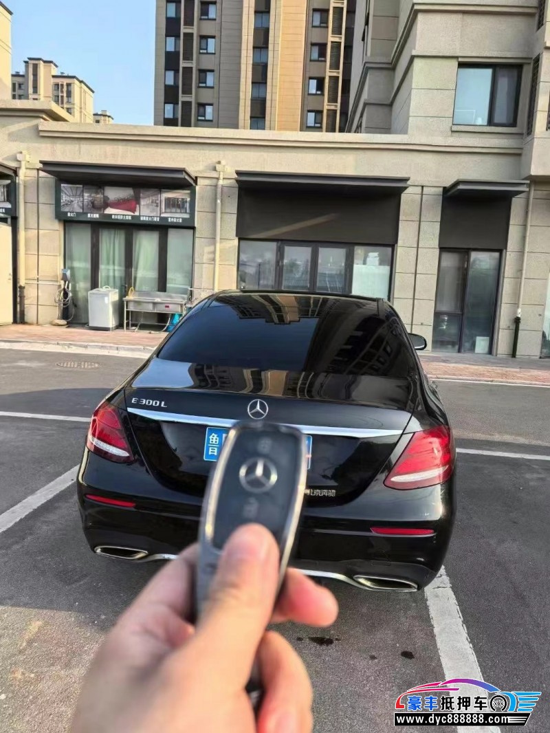 17年奔驰E轿车抵押车出售