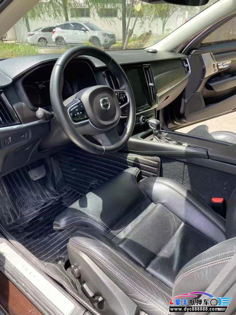 19年沃尔沃v90轿车抵押车出售