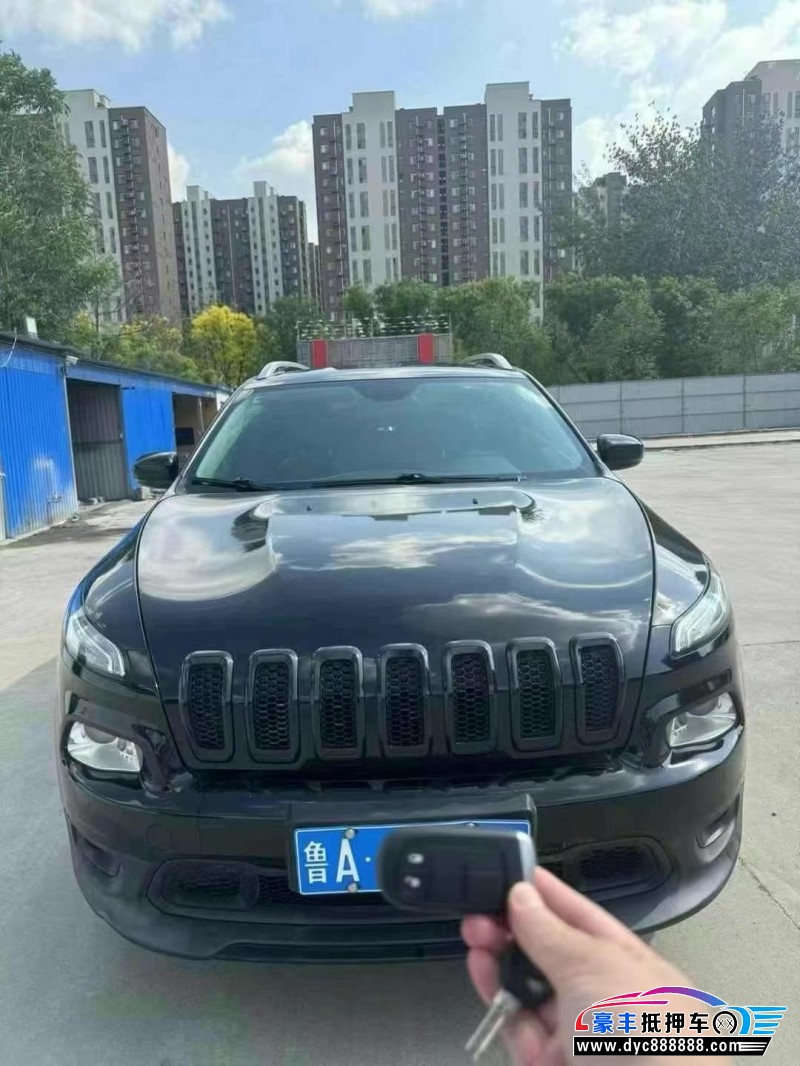 17年Jeep自由光轿车抵押车出售