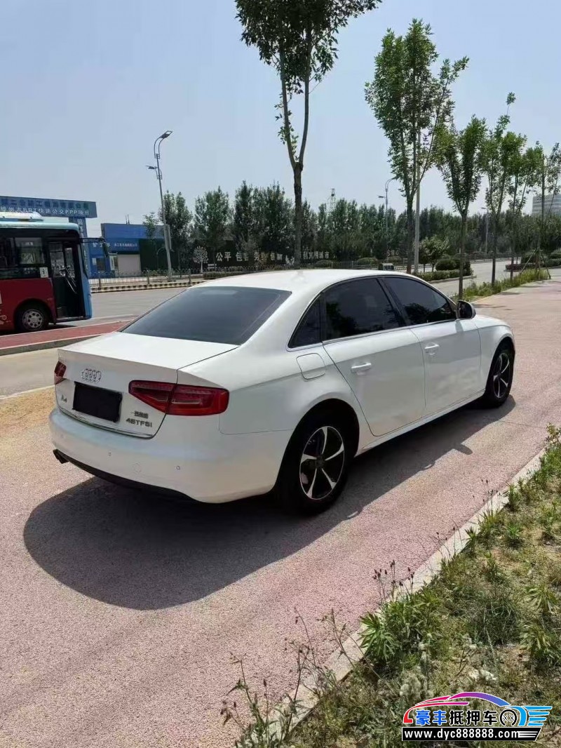 12年奥迪A4轿车抵押车出售