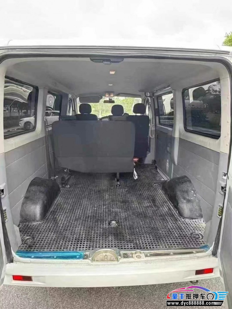 24年上汽大通V80轿车抵押车出售