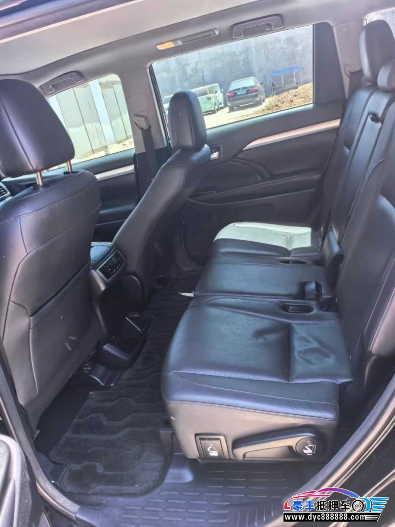 18年丰田汉兰达轿车抵押车出售