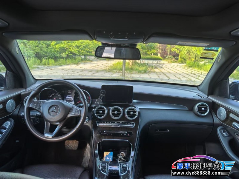 17年奔驰GLC轿车抵押车出售