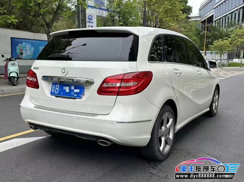 14年奔驰B轿车抵押车出售