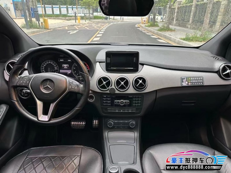 14年奔驰B轿车抵押车出售