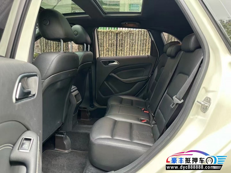14年奔驰B轿车抵押车出售