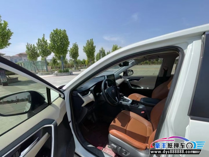 20年丰田RAV4轿车抵押车出售